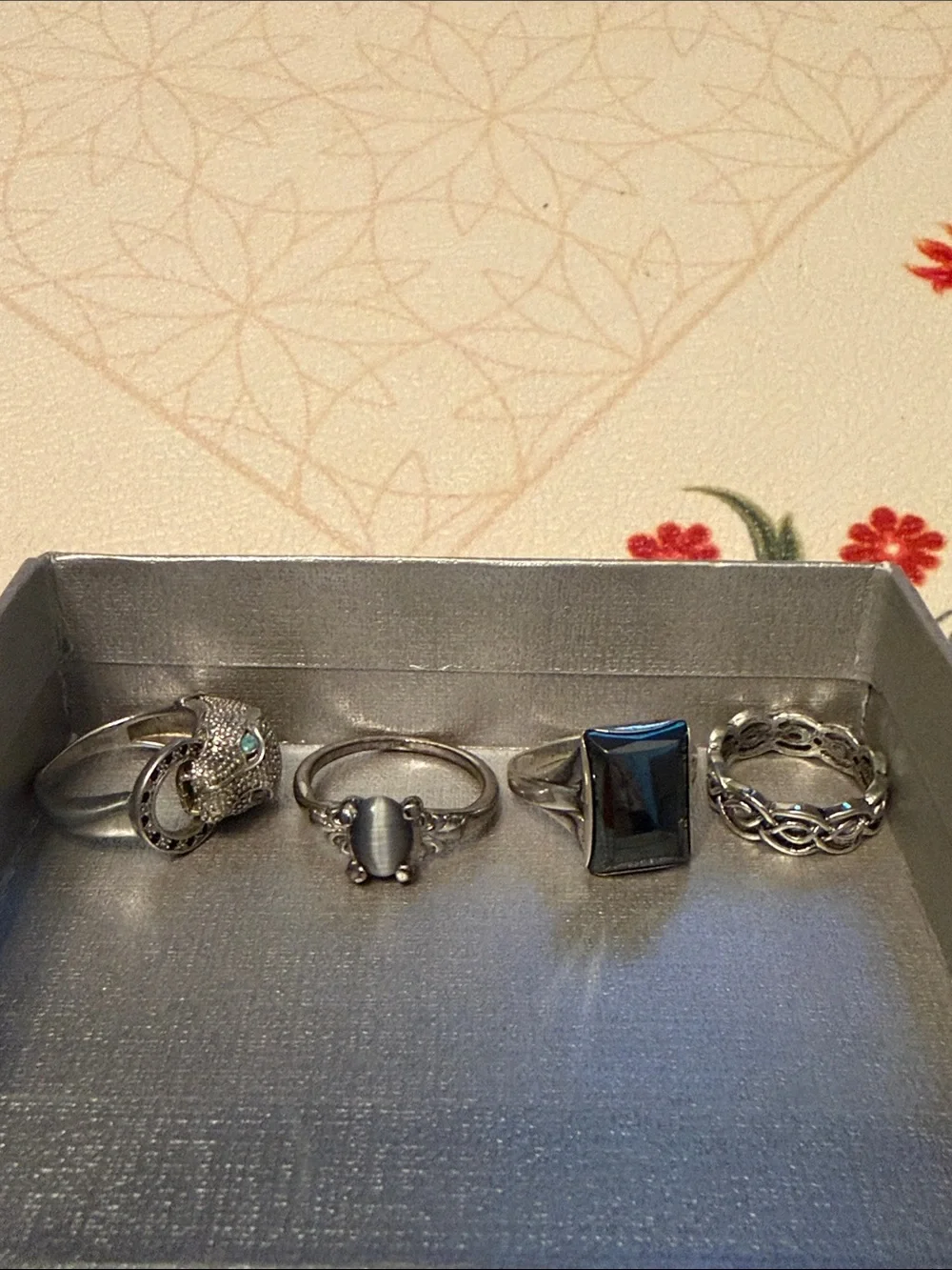 Silver ring lot all size 6 and 7 but the last one in pic is size 5